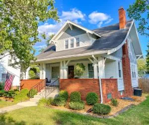 The Craftsman Uptown - Walk to Shops & Eats - 罗斯福德