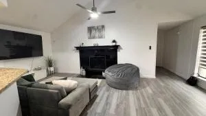 Lux hotel style duplex 86inch TV - دونكانفيل