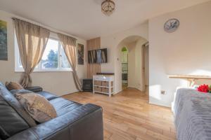 Glenville Apartment