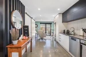 Dreamcatcher Cottage - 2BR Mystic Moonrise - Newlands