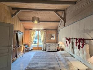 Maisons de vacances Maison bois avec piscine privee, Wifi pres sites de Dordogne - FR-1-616-445 : photos des chambres
