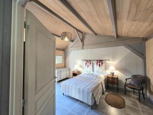 Maisons de vacances Maison bois avec piscine privee, Wifi pres sites de Dordogne - FR-1-616-445 : photos des chambres