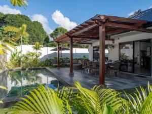 Paraluman, large Villa with pool