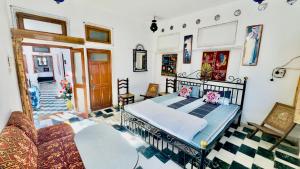 Hotel White House - A Family Homestay