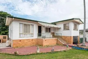 Tranquil 3 Bedroom Modern Style House in Sunnybank - Kuraby