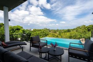 Dream pool villa with sea glimpses