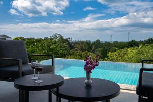 Dream pool villa with sea glimpses