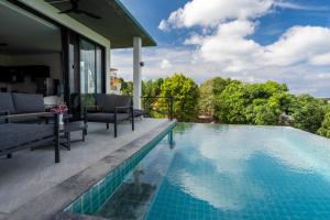 Dream pool villa with sea glimpses