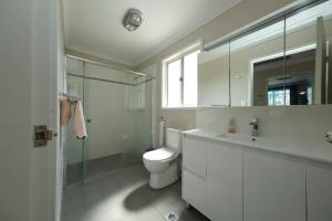 Relaxing 6 Bedroom Escape in Carlingford with Pool