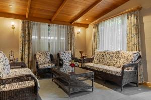 SaffronStays Sylvan Farms - 3BR eco-luxury villa with birdwatching, trekking and organic farming in Mount Abu