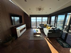 Magic VieW Luxury Penthouse with Jacuzzi and Sea view 
