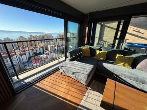 Magic VieW Luxury Penthouse with Jacuzzi and Sea view