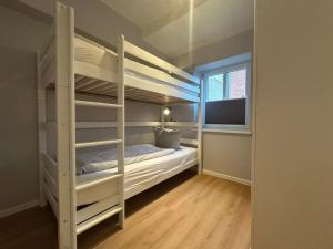 Buedlfarm-Treckerschuppen