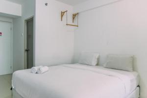 Elegant and Comfortable Studio at Urbantown Serpong Apartment By Travelio