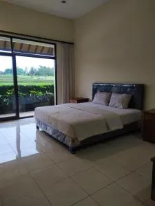 Candi Guest House - Meliling