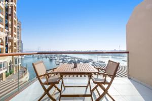 bnbme - Palm Jumeirah Studio Balcony Sea Ain Dubai Views Pool Gym Parking Access
