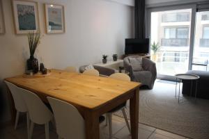 Zeezicht XVII - Modern apartment with terrace, view on pool T53