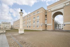 Metro Ratusz Arsenał Deluxe Apartment by BookingHost