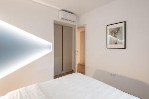 Innovative 2-BR futuristic flat in Ladadika