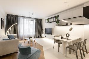 Innovative 2-BR futuristic flat in Ladadika