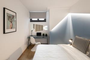 Innovative 2-BR futuristic flat in Ladadika