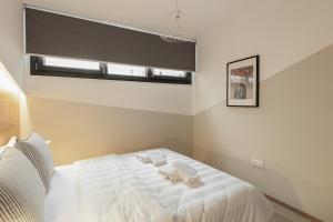 Innovative 2-BR futuristic flat in Ladadika