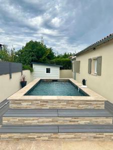 The little house on the Isle air-conditioned house with swimming pool and