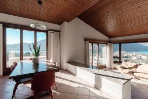 Miralago by Quokka 360 - flat in the gulf of Melano