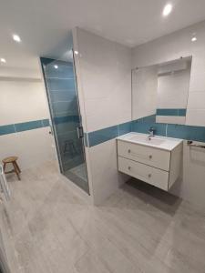 Villas Superbe villa Calista classee 5 Etoiles pour 10 personnes avec piscine vue mer, proche des plages et du Circuit du Castellet Paul Ricard : photos des chambres