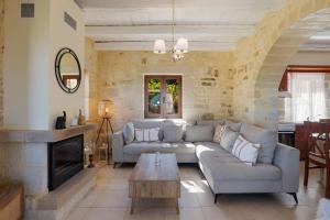 Villa Urania -St George Retreat BY APOKORONAS VILLAS