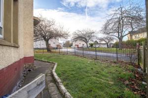 Kerr Apartment-Spacious 4-Bed Flat in Hamilton, Close to Glasgow