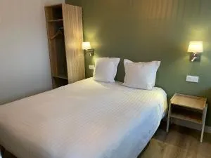 布列塔尼酒店 - 富热尔