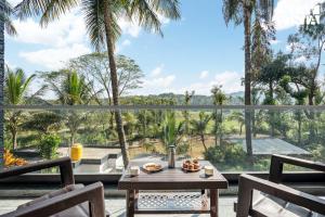 StayVista at The Rivernook with River View, BBQ