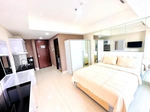 Cozy Studio Apartment Venetian at Grand Sungkono Lagoon Surabaya by Le Ciel Hospitality