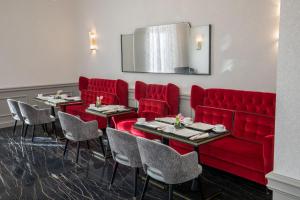 The Inn at the Spanish Steps Elegant Collection - The Gem