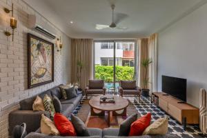 La Masillia, 2 BHK with Private Pool, 15 mins from Morjim Beach, Wifi, Peaceful location, Kitchen, Security, Patio by The Blue Kite