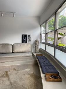 13A - Apartamento 2 Quartos, 2 banheiros, sala, cozinha, 1 vaga, Internet - Frente ao Mar