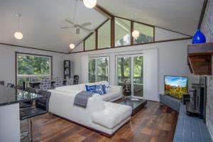 Bass Lake Retreat - 3hvězdičkové hotely ve městě Pisgah Forest