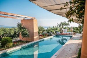 Villa AnnaNiko, Luxury Villa, 2 Heated Pools, Jacuzzi, Gym, Stunning Views, Green Energy