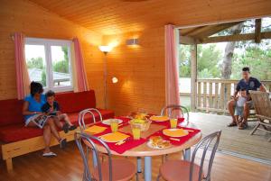 Villages vacances Lagrange Grand Bleu Vacances – Residence Les Pescalunes : photos des chambres