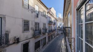 Modern Apartment in Bairro Alto by LovelyStay