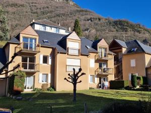Appartement rénové proche de Luz Saint Sauveur 1chambre et 1 coin cabine