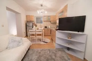 Mary's Downtown Home - a stroll away from Mount Vermio - Agios Pavlos