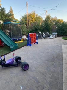 English Rose Garden Cottage near Roseville, CA