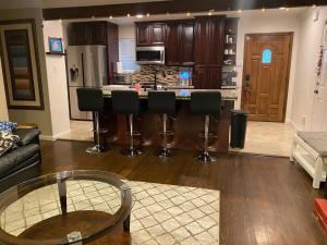 English Rose Garden Cottage near Roseville, CA