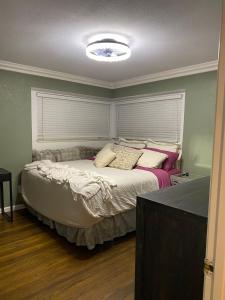 English Rose Garden Cottage near Roseville, CA