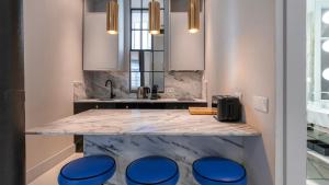 Elegant Apartment in Bairro Alto by LovelyStay