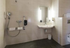 Hotels B&B HOTEL Castres Centre Gambetta : photos des chambres