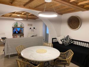 KERYLOS , au cœur de Parikia, avec jardin