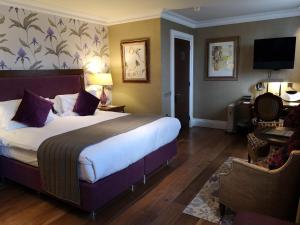 Roseate Prime Suite room in The Roseate Reading